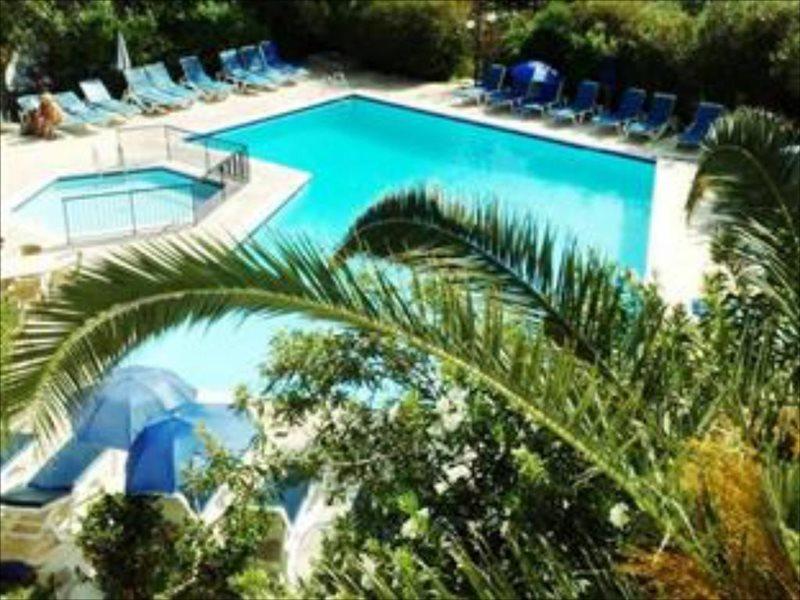 Hilltop Gardens Hotel Apartments Paphos Ngoại thất bức ảnh