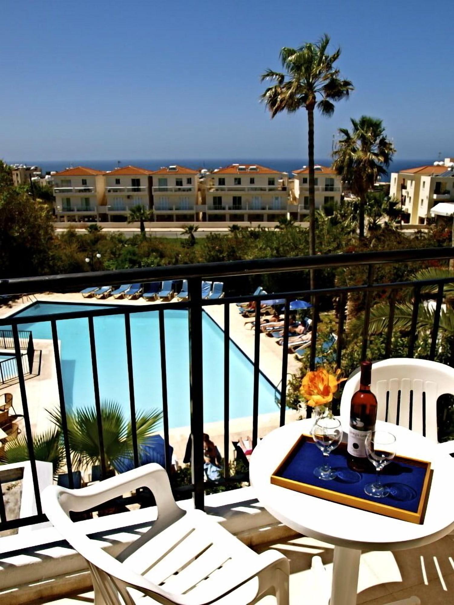Hilltop Gardens Hotel Apartments Paphos Ngoại thất bức ảnh
