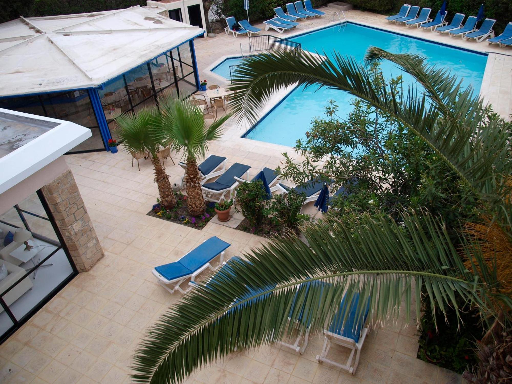 Hilltop Gardens Hotel Apartments Paphos Ngoại thất bức ảnh