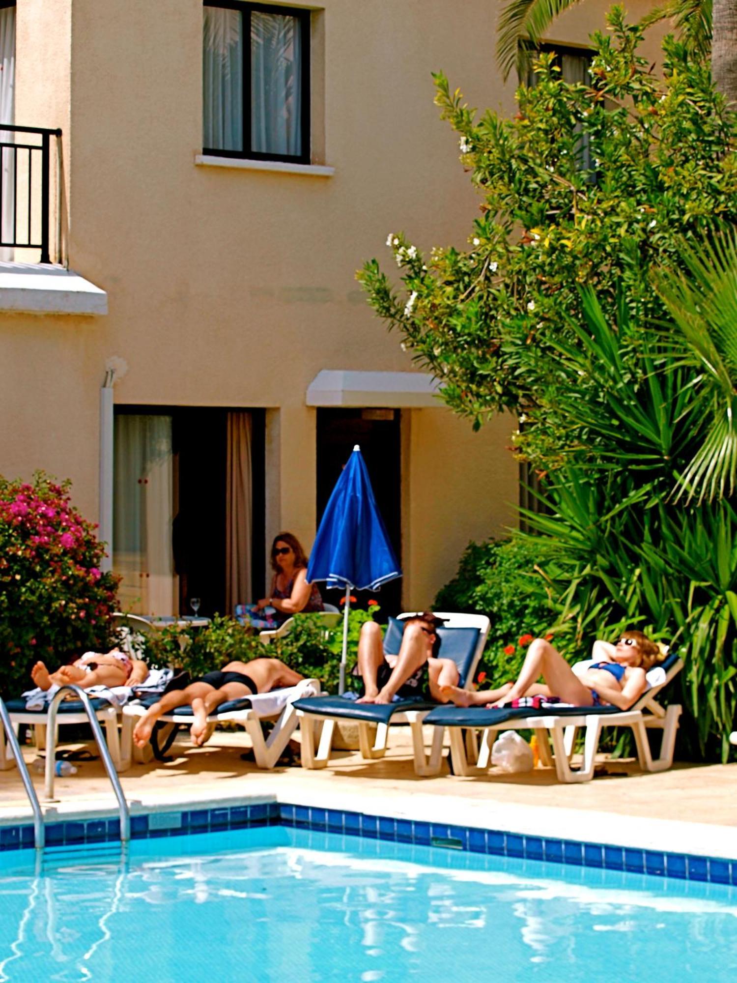 Hilltop Gardens Hotel Apartments Paphos Ngoại thất bức ảnh