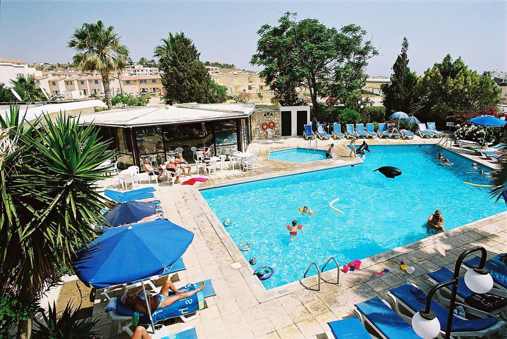 Hilltop Gardens Hotel Apartments Paphos Ngoại thất bức ảnh