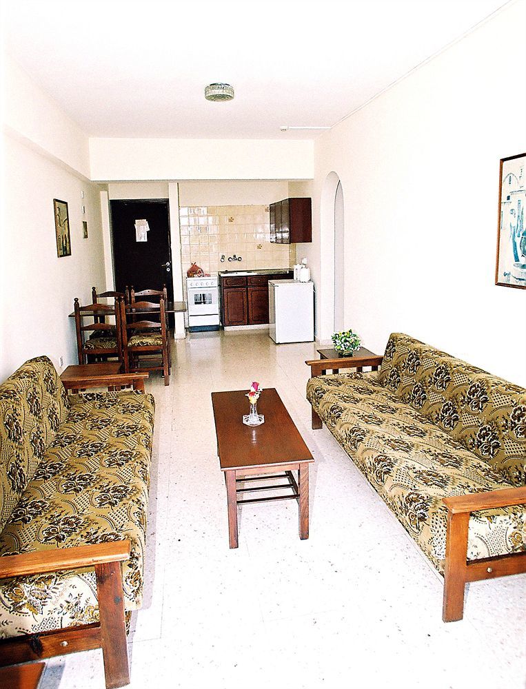 Hilltop Gardens Hotel Apartments Paphos Ngoại thất bức ảnh